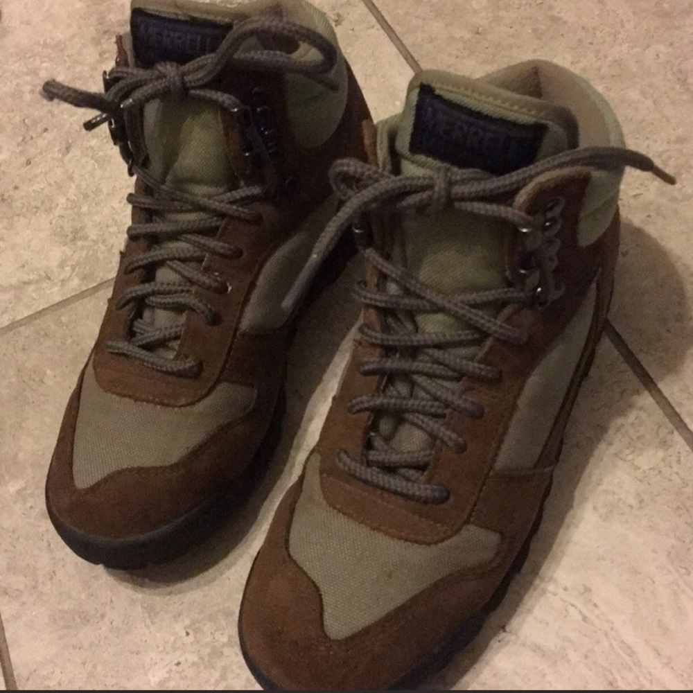 Hiking boots by Merrell lady placer size 7.5